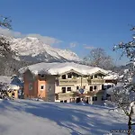 Strasser Bed & Breakfast Söll