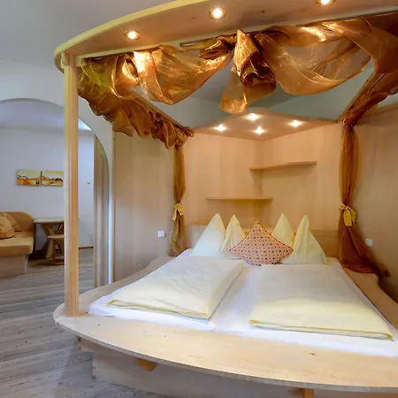 Strasser Bed & Breakfast 4*