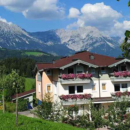 Strasser Bed and Breakfast 4*