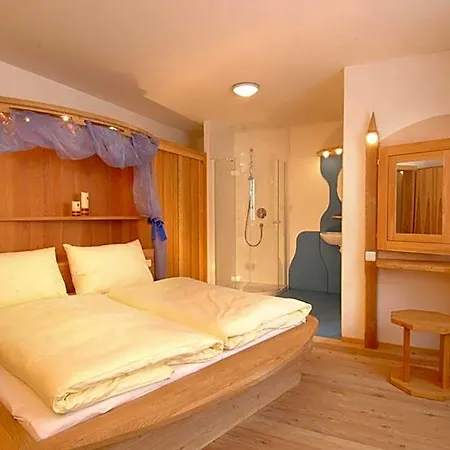 Strasser Bed & Breakfast 4*