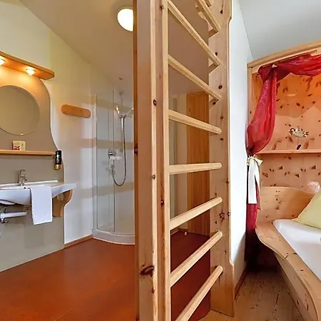 Strasser Bed & Breakfast 4*