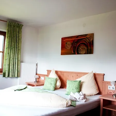 Strasser Bed & Breakfast 4*