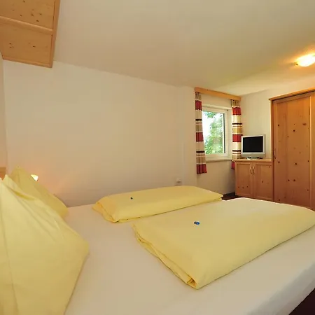 Strasser Bed and Breakfast 4*