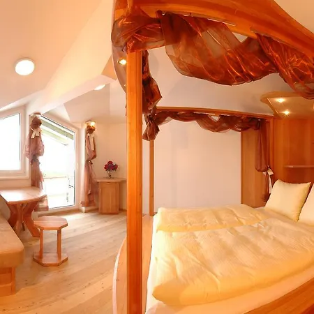 Strasser Panzió 4*