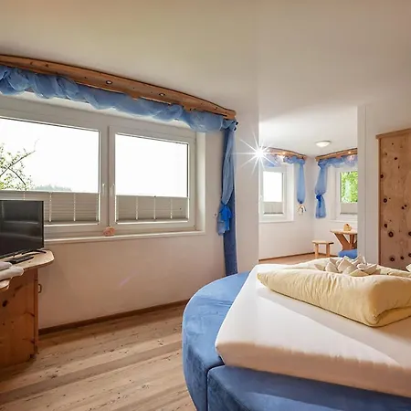 Strasser Bed & Breakfast 4*