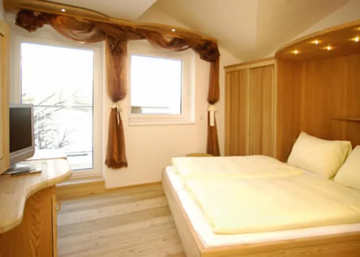 Strasser Bed & Breakfast 4*