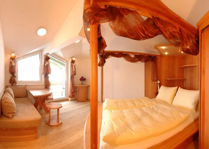 Strasser Bed & Breakfast 4*