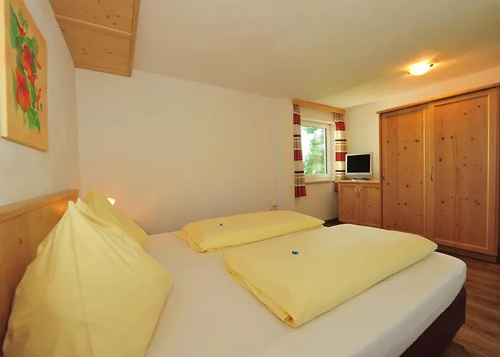 Strasser Bed & Breakfast 4*