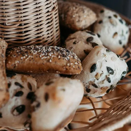 Strasser فندق مبيت وإفطار سول